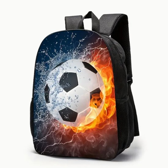 Zwarte rugzak met opdruk van een voetbal, omringd door water en vuur.