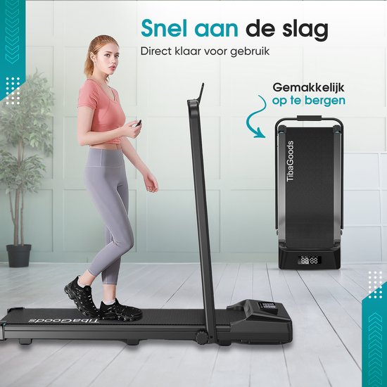Vrouw traint op een zwarte TibaGoods loopband, houdt afstandsbediening vast. Op de achtergrond, de loopband rechtopstaand.