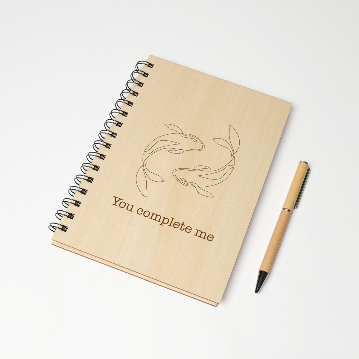 Notitieboek A5 - Luxe balpen - Cadeau - Liefdes cadeau - Notitieboek - Kerstcadeau - Valentijn - Valentijnsdag cadeau - YOU COMPLETE ME