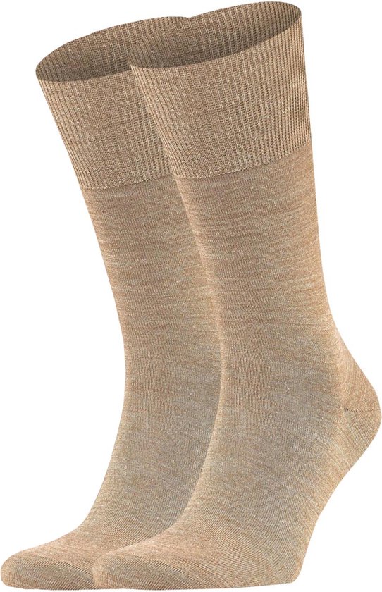 Paire de chaussettes Falke marron, photographiées de près. La texture tricotée est visible.