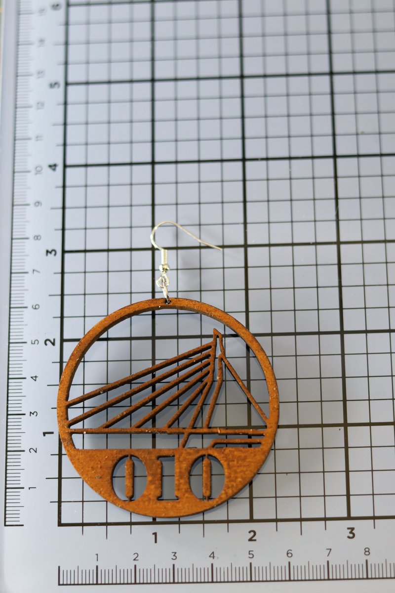 Oorbel hout lasercut Rotterdam 010 Erasmusbrug