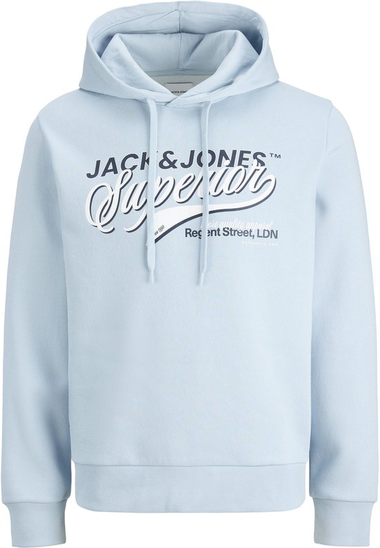 Sweat à capuche bleu clair Jack & Jones avec inscription graphique sur la poitrine, sur fond blanc.