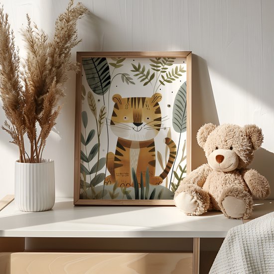 Une affiche enfant avec un tigre assis parmi des feuilles vertes, à côté d'un ours en peluche.