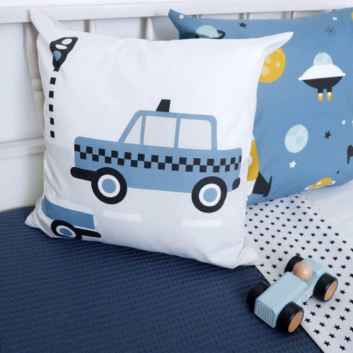 Sierkussen Auto blauw 40x40 tweezijdig met rits inclusief vulling voor kinderkamer