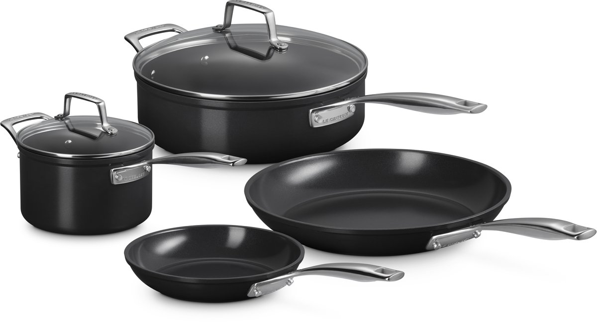 ​Le Creuset Essential Non-Stick Ceramic Pannenset - 4-delig - Inclusief Koekenpannen van 20 cm en 28 cm, Steelpan van 18 cm en Hapjespan van 26 cm - Keramische Antiaanbaklaag - Geschikt voor Alle Warmtebronnen, Inclusief Inductie​