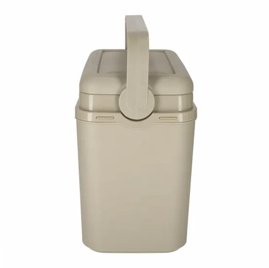 Taupekleurige koelbox met een rechthoekig design, een vast deksel en een opklapbaar handvat, gezien vanaf de zijkant.