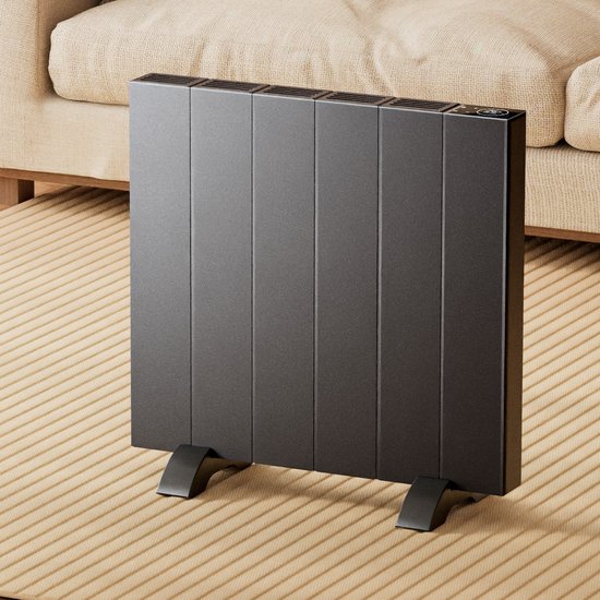 Zwarte, vrijstaande convector met 5 panelen op een lichte vloer met schaduwen van zonlicht.