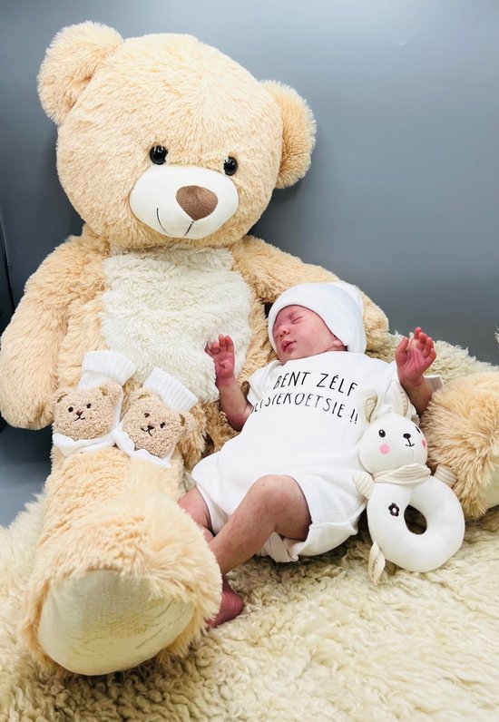 Cadeau zwangerschap, zwangerschapscadeau, kraamcadeau unisex, cadeau babyshower, cadeau gender reveal, babymuts en rammelaar, kan ook rechtstreeks worden verstuurd van Mumbles & Nods — afbeelding 2