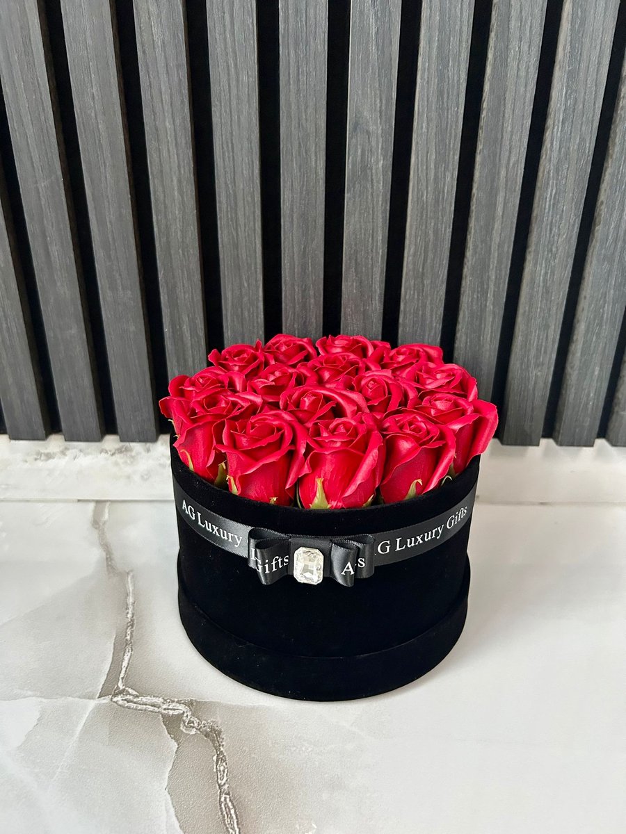AG Luxurygifts Flowerbox - rozen box - cadeau - velvet flowerbox - velvet - soap roses - bloemen - rozen - Valentijnsdag