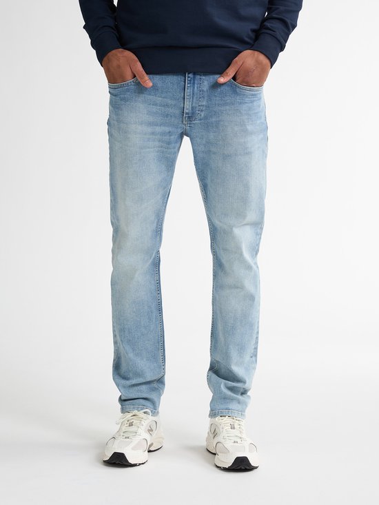 Crosshatch Heren Nieuwe Baltimore Jeans met Riem Rechte Pasvorm Mid Wash