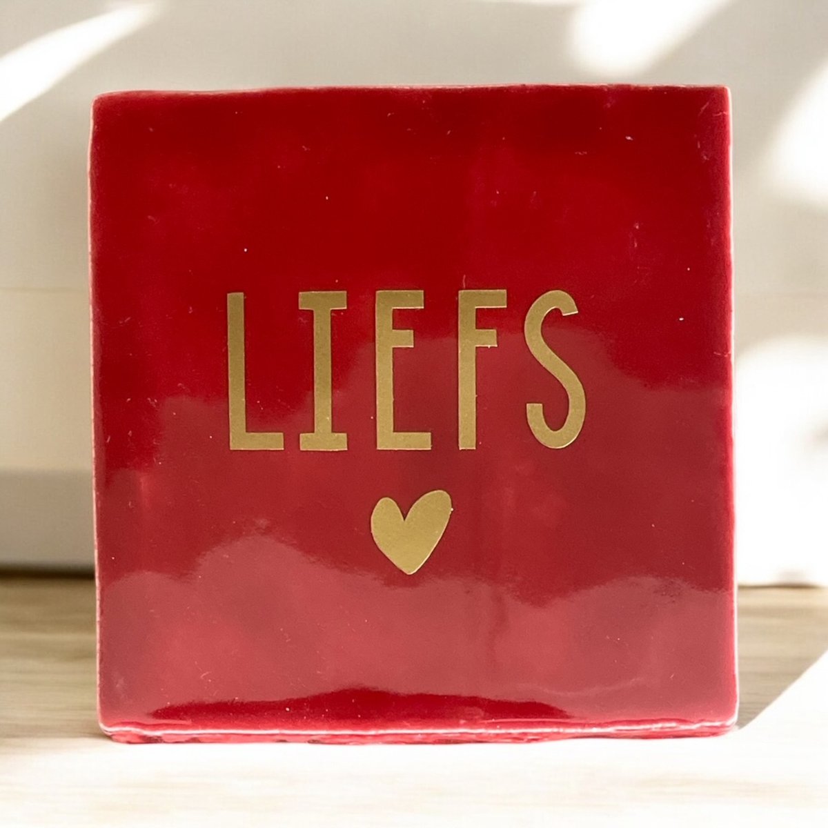 Hip Tegeltje met tekst-Liefs-Rood-Spreuk-Geschenk-Gift-Kado-Lief-Valentijn-Zomaar