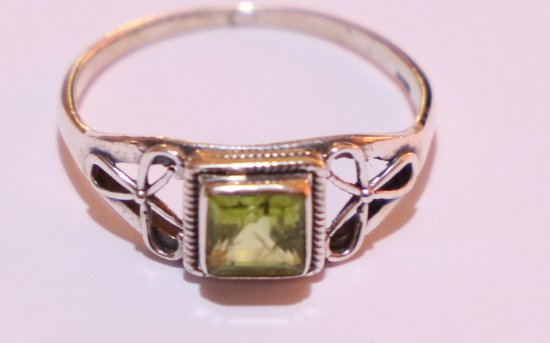 Peridoot Vierkante Ring van 925 Zilver