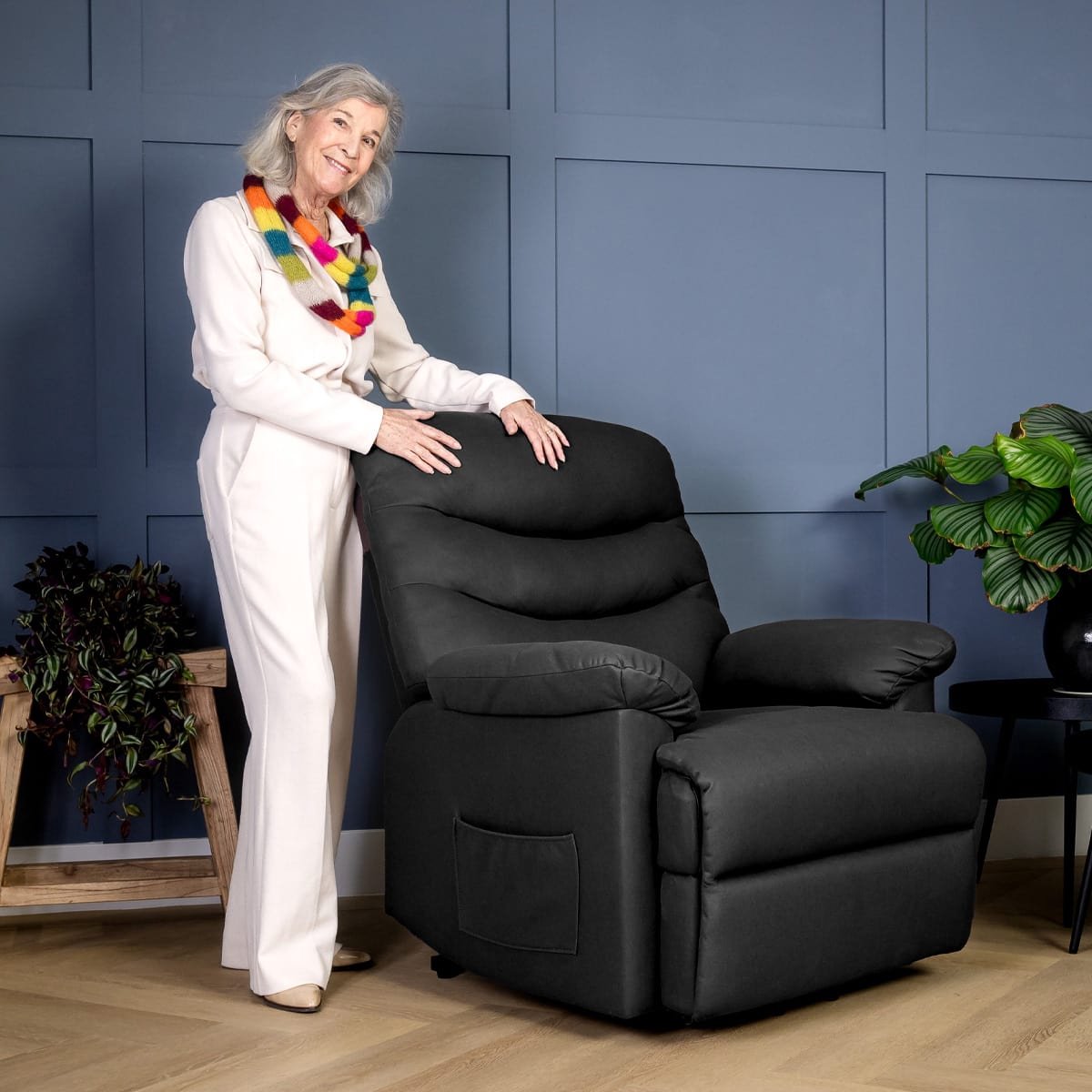 Afbeelding 3 van Vitadora Sta-op Stoel met Massage en Warmtetherapie Bruin