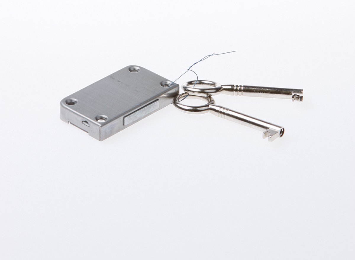Meubelslot type 760 breedte 15mm inclusief twee sleutels