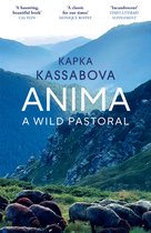 Boekomslag van 'Anima A Wild Pastoral' door Kapka Kassabova met schapen op een heuvel en bergen op de achtergrond.