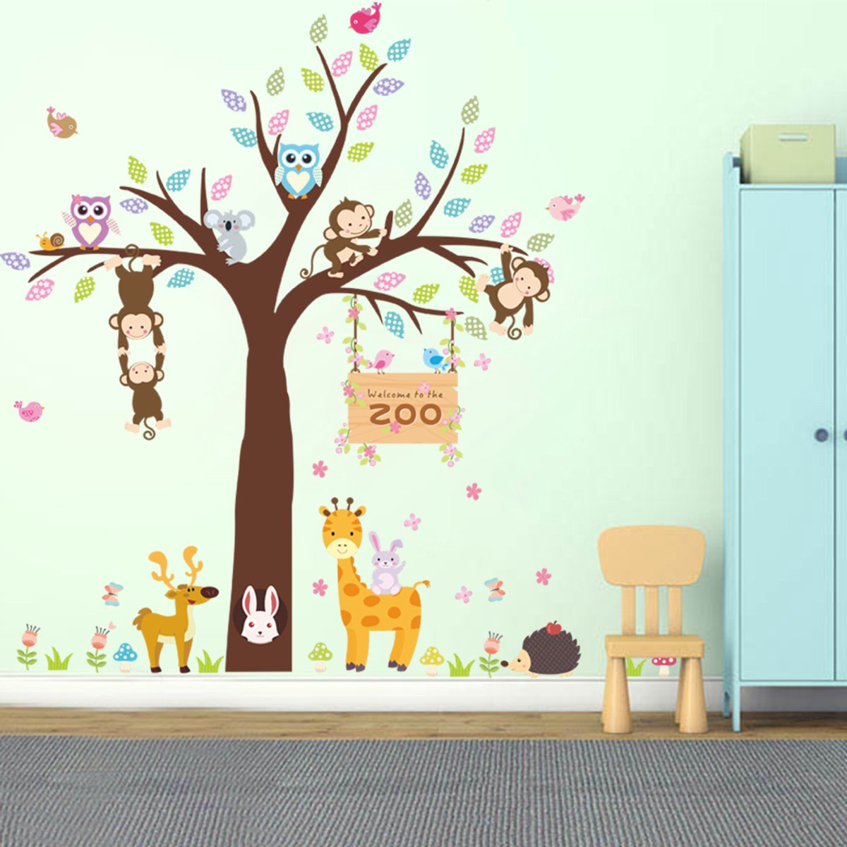 Muurstickers, decoratieve zelfklevende afbeeldingen van een dierentuin met een gigantische boom, apen, uilen en giraffen.