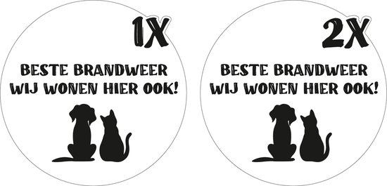 Raamstickers - Huisdier - Brandweer - Stickers brandweer wij wonen hier ook - Sticker hier zijn honden en katten aanwezig - Red mijn huisdier - 8,5 x 8,5 cm - wit - zwart