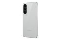 Zilverkleurige Samsung Galaxy A56 5G met drie camera's, schuin van achteren gezien.
