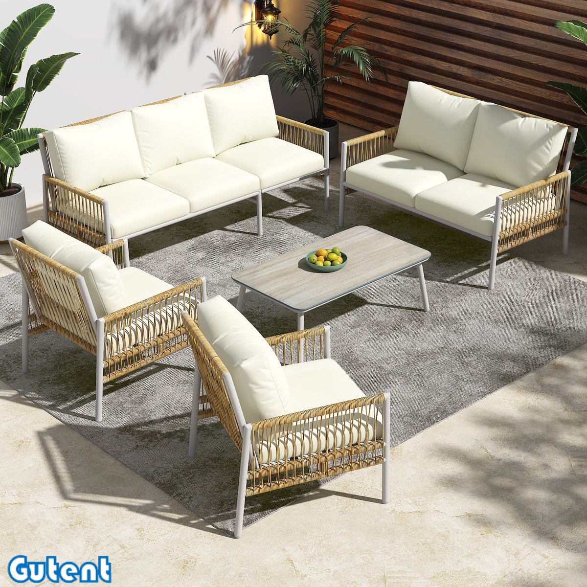 Gutent Tuinmeubelset-7 Zittingen-1 Salontafel-PE Rotan-Gegalvaniseerde stalen buis-Gehard glas (houtachtige textuur)-Verwijderbare en wasbare zitkussens-Beige Tuinmeubelset met beige zitkussens en salontafel van PE rotan.