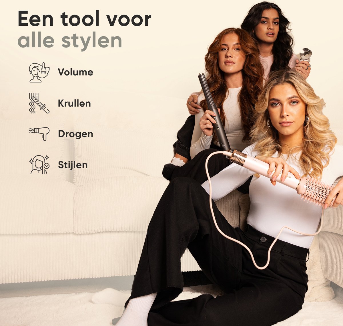 Boshqa birovning goshtini sordi Tranniy qizlar xorozlarini silkitadi