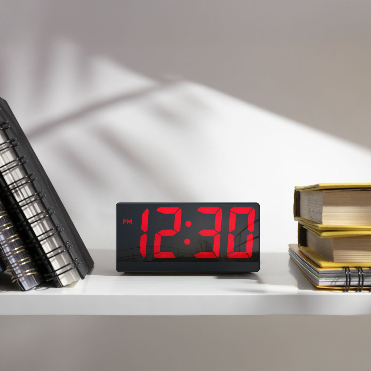 Caliber HCG006 Réveil Numérique Grand écran LED – Double Alarme, Snooze Réglable, Luminosité Atténuable, Thermomètre, USB Ou Piles – Pour Maison Et Voyage
