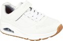 Witte Skechers Uno sneaker met gumkleurige zool, klittenband en veters.