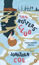 Boekomslag van 'The Rotters' Club' door Jonathan Coe. Personages op een betegeld oppervlak met plassen water. Titel in rode en roze letters.