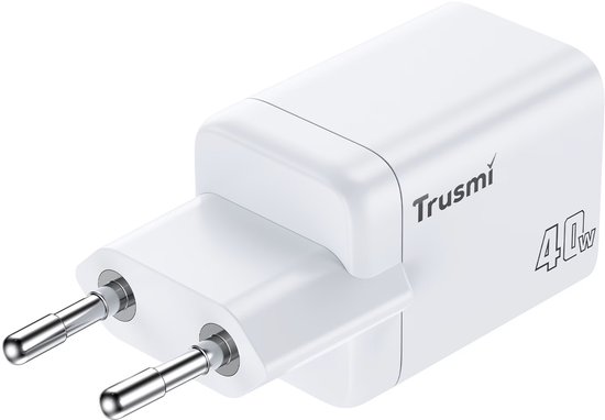 Witte Trusmi 40W GaN oplader met twee metalen stekkerpinnen.