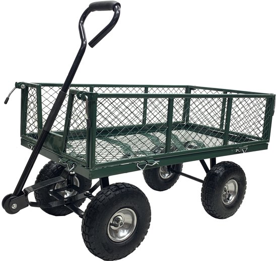 Groene bolderkar met vier zwarte luchtbanden, metalen gaaswanden en een gebogen duwstang.