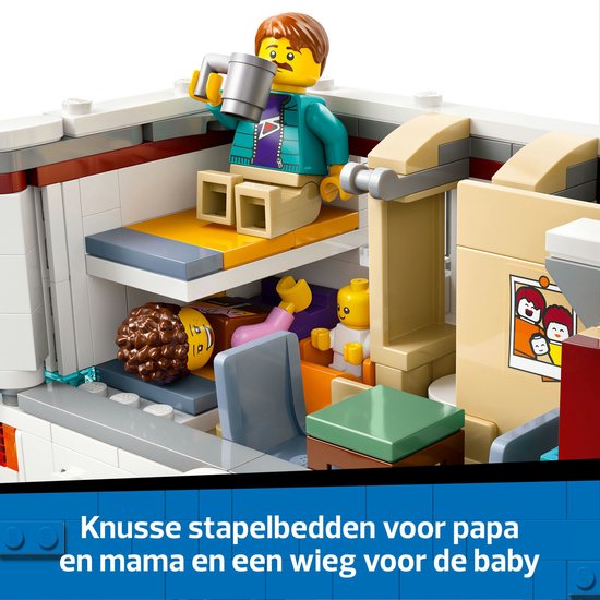 Lego City camper interieur met stapelbedden en wieg.