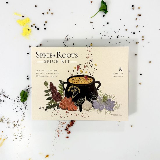 Kartonnen verpakking van de 'Spice Roots Spice Kit' met een illustratie van een kookpot met kruiden, groenten en kruiden rondom.