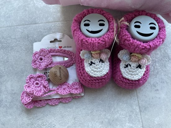 Maminobaby.nl | Baby geschenkset meisjes | Handgemaakte Babyslofjes | Unicorn | Knuffel met deken | Handgemaakte speenkoord | Handgemaakte haarclip | Gehaakte babyslofjes | Kraamcadeu | Babyshower — afbeelding 5