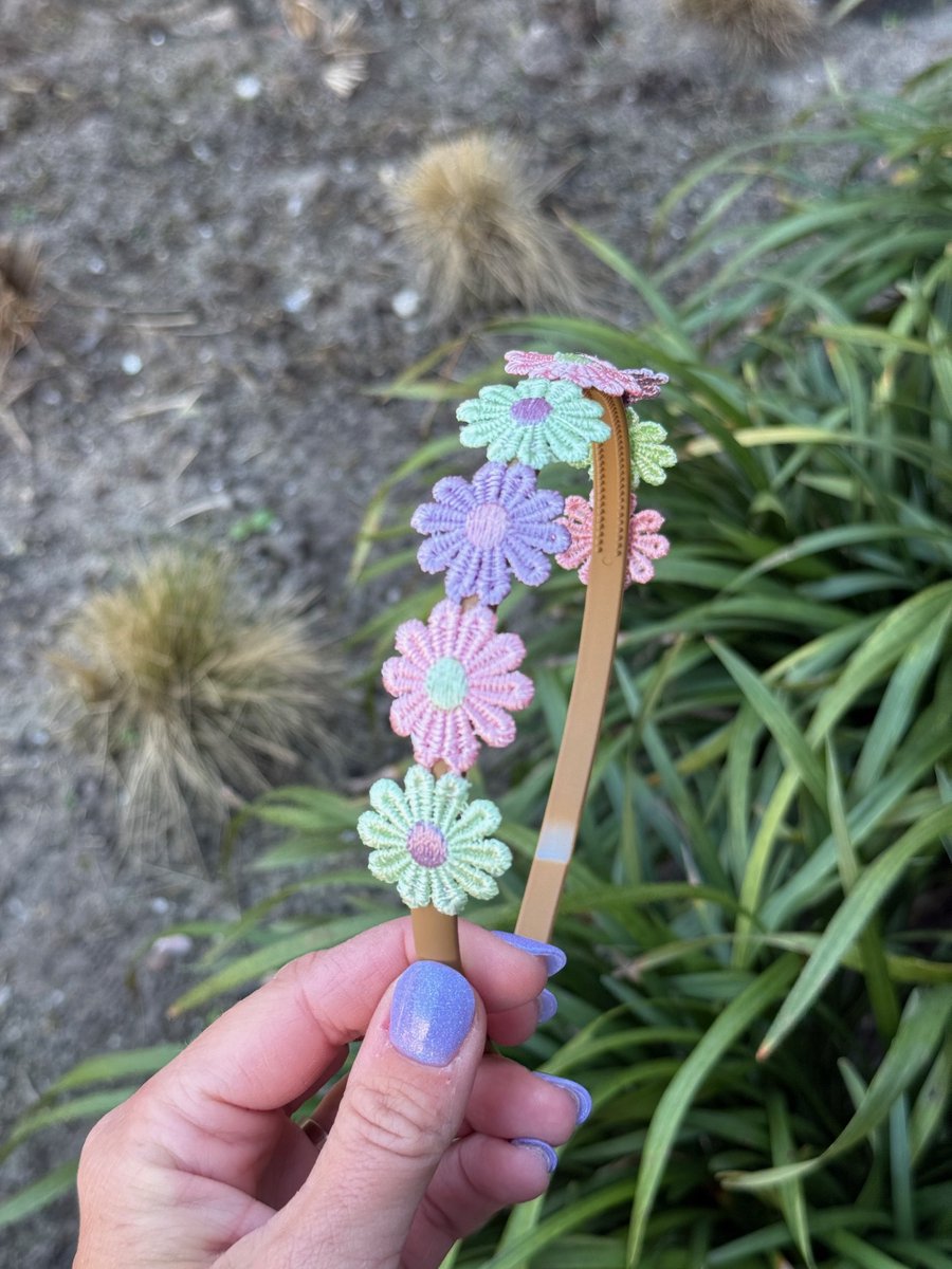 Diadeem - Meisjes diadeem - Diadeem met madeliefjes - Haarband met madelief pastel - Meisjes haarband - Haarbandjes - Haaraccessoires - Haaraccessoires voor meisjes - Handmade - bloemen diadeem - Bruiloft - Haaraccessoires Bruiloft - Cadeautje