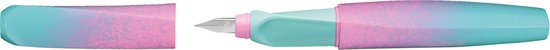 Een mintgroene en roze spikkel vulpen van Pelikan, met de dop ernaast.