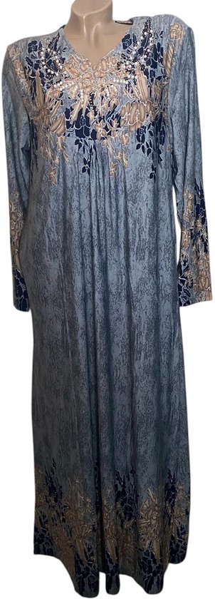 Maxi robe grise avec imprimé floral bleu foncé et doré, manches longues et décolleté orné.