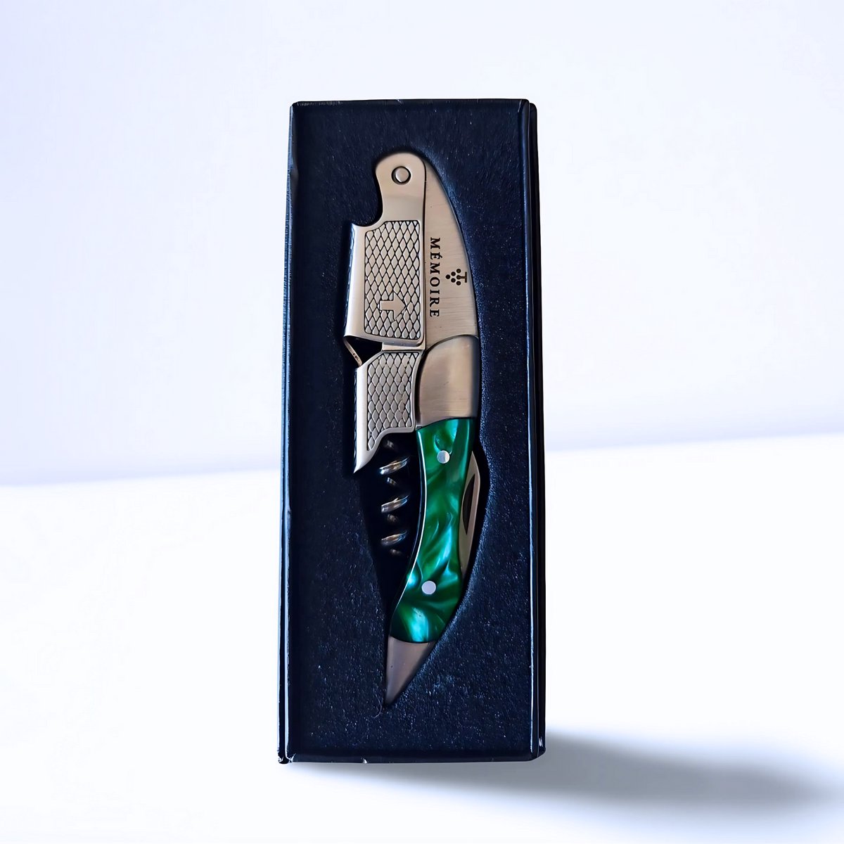 Mémoire® Couteau Sommelier Résine Groen & RVS - Kurkentrekker van Edelhars - 3 in 1 Sommelier mes met Flessenopener en Foliesnijder - Stijlvolle en Duurzame Wijnopener - Perfect voor Horeca en Thuis - Premium Kelnermes voor Wijnliefhebbers — cadeau in Kookcadeaus - foto 3
