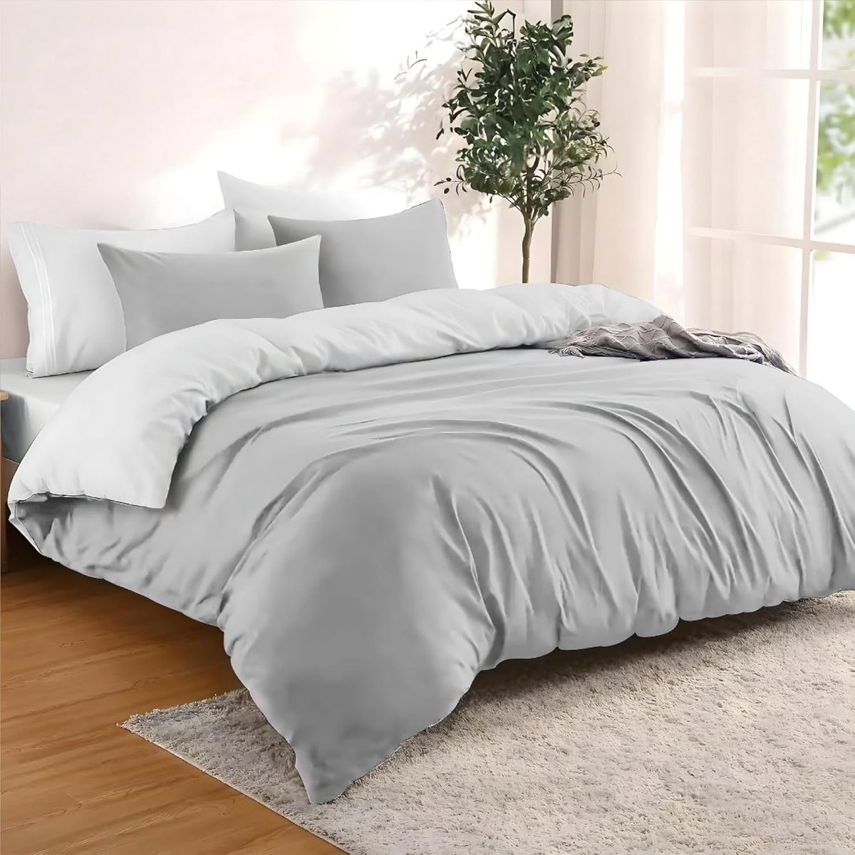 Azalia Dekbedovertrek 260x240 cm met 2 kussenslopen 65x65 cm - Lichtgrijs/wit - 260x240 Bedset in 100% microvezel - 3-delig