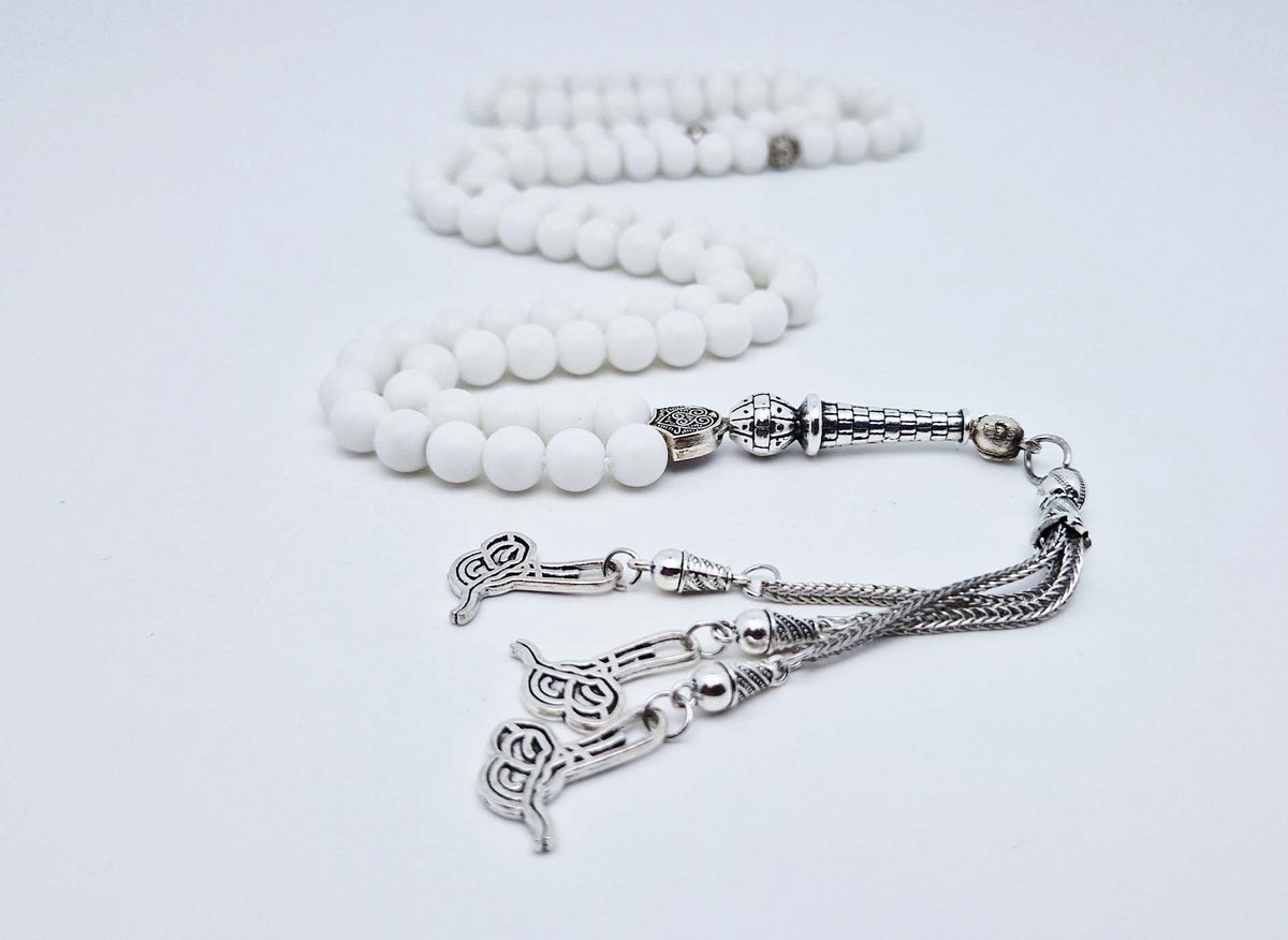 Handgemaakte tesbih "Tasbih" natuursteen "Mat Witte agaat" - Aantal kralen 99 - Diameter kralen 8MM - met metaal tassel "Arabische kalligrafie" - Een mooi cadeau-idee