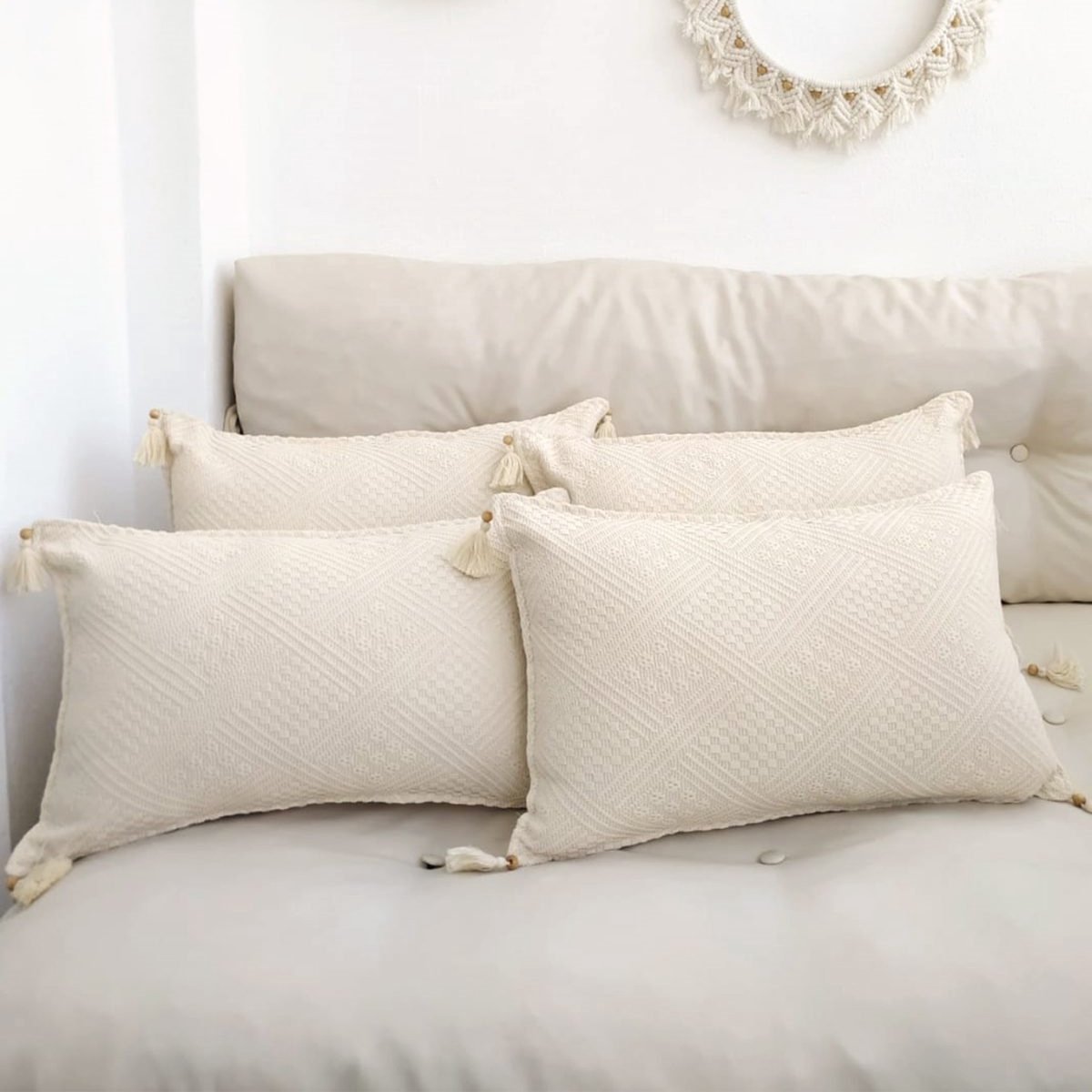 Kwube Kussenhoes Voor Sierkussens - Kwube Buldan - Kussenhoes 30x50 cm - 4-delige Set Handgemaakt – Natuurlijke Buldan Stof Authentieke Organische Katoenen Kussenhoes met Kwastjes - Moederdag Cadeau Beige