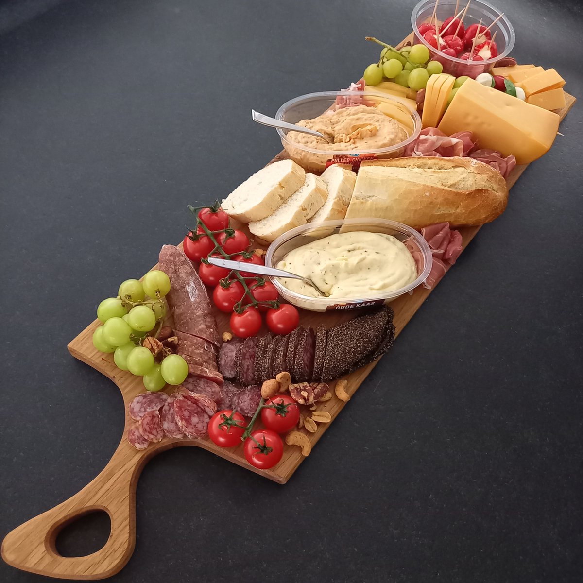 Stoere Borrelplank - Massief Eikenhout – 70cm Lang - organisch handvat