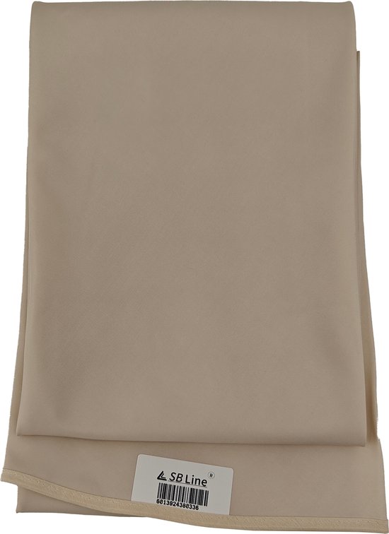 Licht beige SB Line tafelkleed, gevouwen, met merklabel.