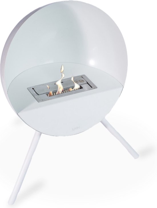 Witte ronde bio-ethanol haard met vlammen, op een witte achtergrond.