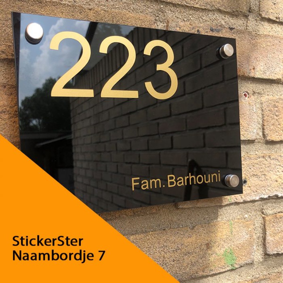 Naambordje voordeur zwart plexiglas huisnummer en naam goud