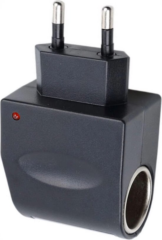 Zwarte AC/DC adapter met EU stekker, sigarettenaansteker poort en rood controlelampje.