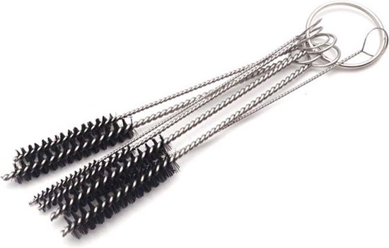 Drie roestvrijstalen borstels met zwarte nylon haren, bevestigd aan een metalen ring.