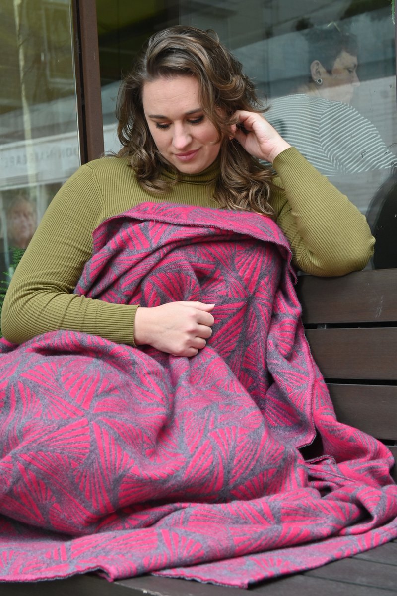 Deken Yaro Blanket Magnetic Grey Magenta Wool, gemaakt van katoen en wol, 150 x 200 cm, woondeken, van natuurlijke materialen