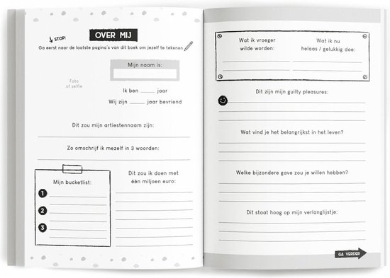 Binnenkant van een vriendenboek met invulbare secties voor 'Over Mij' en persoonlijke vragen.