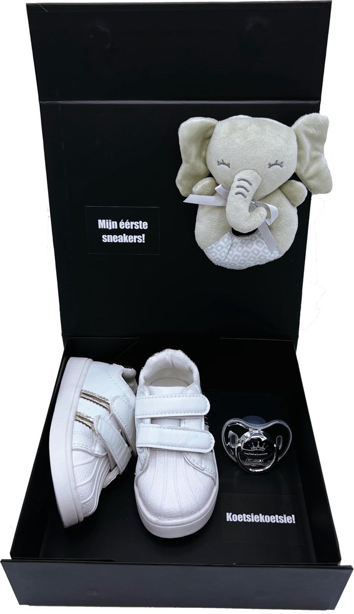 Kraamcadeau - dreumes - 1e verjaardagscadeau - sneakers knuffel rammelaar en speen -ook rechtstreeks te vesturen met kaart van Het Kleinste Wonder — afbeelding 4