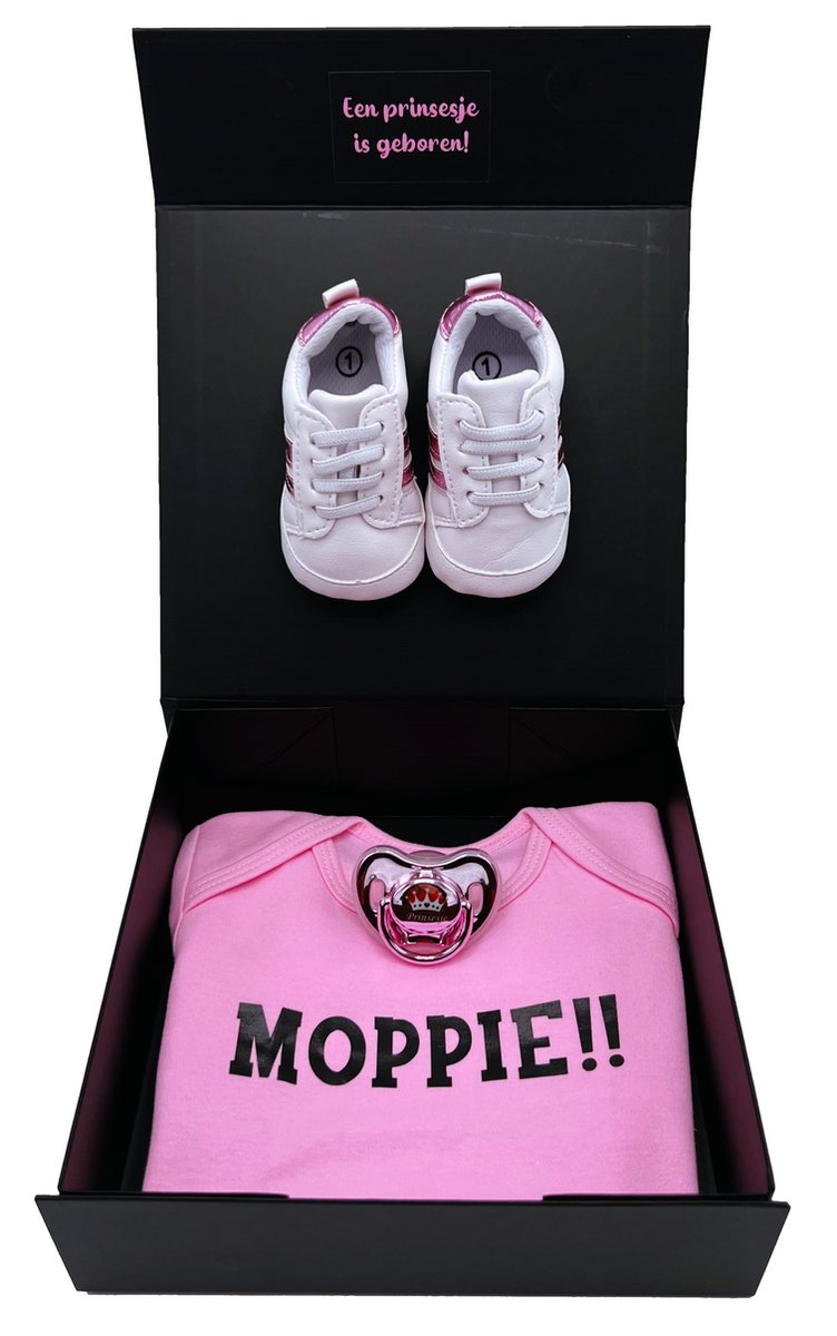 Goedkoopste Kraamcadeau meisje met roze romper, speen en babysneakers - cadeau geboorte meisje, kan ook rechtstreeks als cadeau worden verstuurd