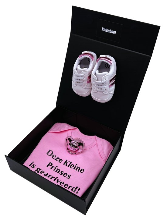 Kraamcadeau meisje met roze romper, speen en babysneakers - cadeau geboorte meisje, kan ook rechtstreeks als cadeau worden verstuurd van Boogyboo Cadeau. — afbeelding 3